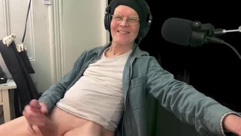 Snapshot of playdayfunshow chatting on February 2025 04:03:01 AM STC online show from February 2025 04:03:01 AM