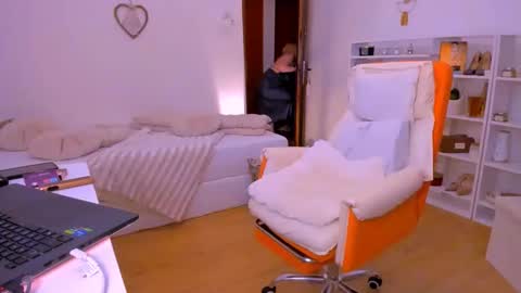 Snapshot of pleasurewitch chatting on May 2026 08:15:01 PM PleasureWitch online show from May 2026 08:15:01 PM
