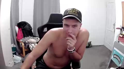 plkrisztian online show from November 2025 10:08:02 PM