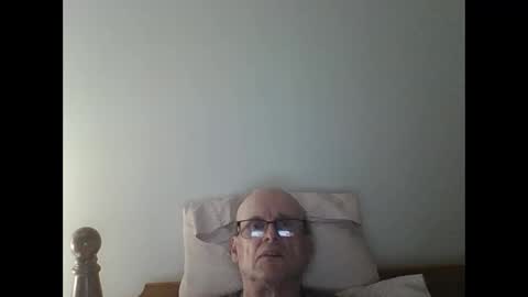 Snapshot of pmb11 chatting on October 2025 04:10:02 AM trek 11 online show from October 2025 04:10:02 AM