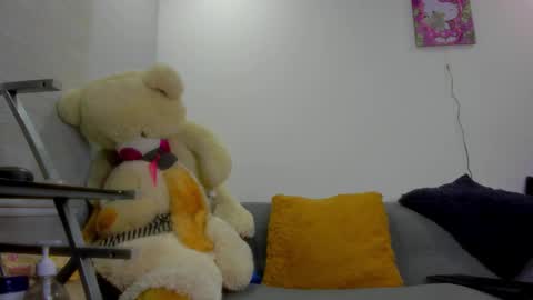 Snapshot of pocahontas_d chatting on September 2025 06:37:01 AM catalina online show from September 2025 06:37:01 AM