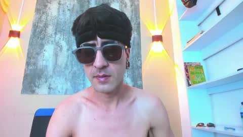 poderoso_samael online show from April 2026 05:01:02 AM