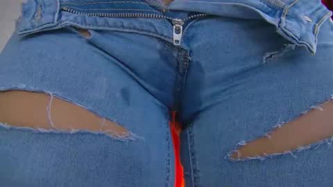 Snapshot of poison_milf_ chatting on November 2025 05:06:01 AM poison_milf_ online show from November 2025 05:06:01 AM