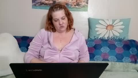 Snapshot of poisonivyvixen chatting on February 2025 10:44:02 PM Poison Ivy online show from February 2025 10:44:02 PM