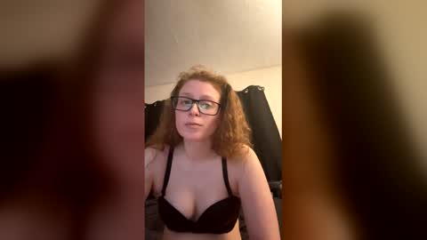 Snapshot of poisonivyy95 chatting on March 2026 01:42:01 AM poisonivyy95 online show from March 2026 01:42:01 AM