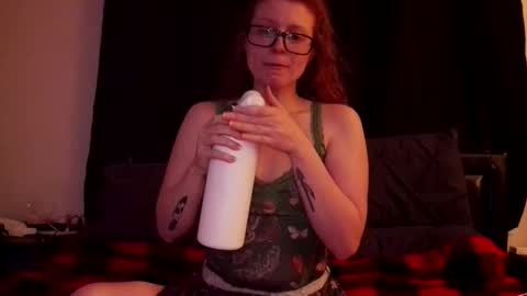 Snapshot of poisonivyy95 chatting on March 2026 01:53:02 AM poisonivyy95 online show from March 2026 01:53:02 AM