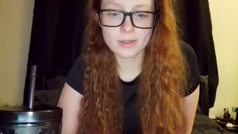 Snapshot of poisonivyy95 chatting on April 2026 02:02:01 AM poisonivyy95 online show from April 2026 02:02:01 AM