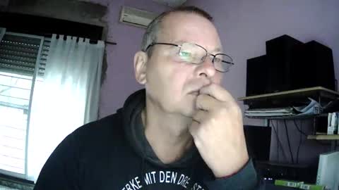 Snapshot of pol22010 chatting on April 2026 12:50:02 PM Polako online show from April 2026 12:50:02 PM