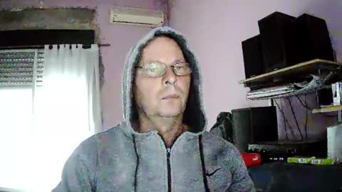Snapshot of pol22010 chatting on April 2026 07:25:02 PM Polako online show from April 2026 07:25:02 PM