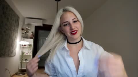 Kira online show from November 2025 01:12:02 PM