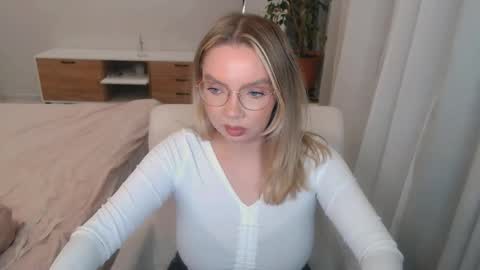 Snapshot of polinajones chatting on November 2025 04:51:02 PM PolinaJones online show from November 2025 04:51:02 PM