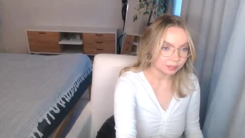Snapshot of polinajones chatting on November 2025 11:20:02 AM PolinaJones online show from November 2025 11:20:02 AM
