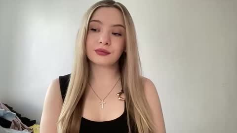 Snapshot of polishangel222 chatting on April 2026 01:42:02 PM polishangel222 online show from April 2026 01:42:02 PM