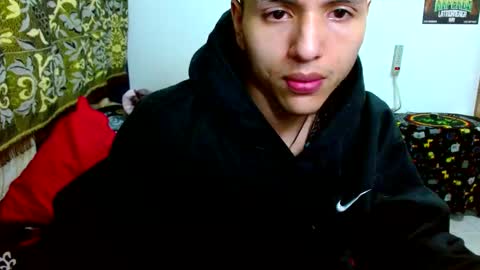 Snapshot of pollon8_kbezon chatting on February 2025 10:09:02 PM Gian online show from February 2025 10:09:02 PM