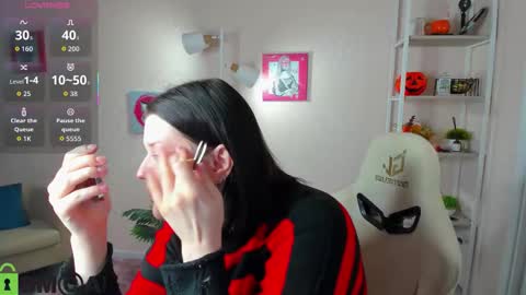 Polly online show from November 2025 03:35:01 PM