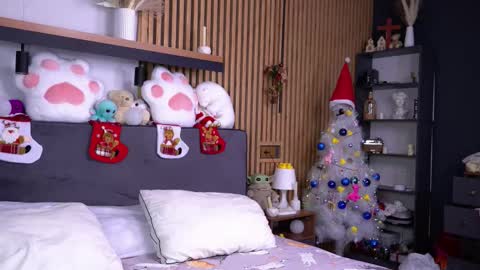 Polly online show from November 2025 08:05:01 AM