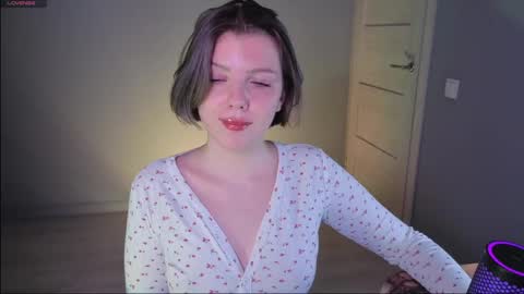 Snapshot of polly_rouge chatting on April 2026 08:15:02 PM Polly online show from April 2026 08:15:02 PM