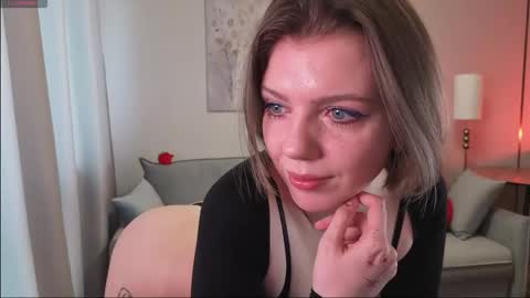 Snapshot of polly_rouge chatting on April 2026 11:34:01 AM Polly online show from April 2026 11:34:01 AM