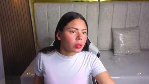 Snapshot of polly_tx chatting on November 2025 03:07:01 AM Online 2200 to 600 online show from November 2025 03:07:01 AM