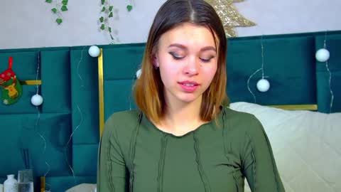 Polly online show from December 2024 01:00:02 AM