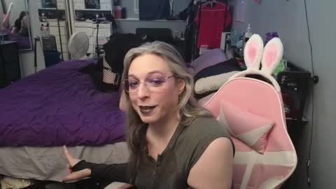 Snapshot of polycircus chatting on April 2026 05:01:02 AM PolyCircus online show from April 2026 05:01:02 AM