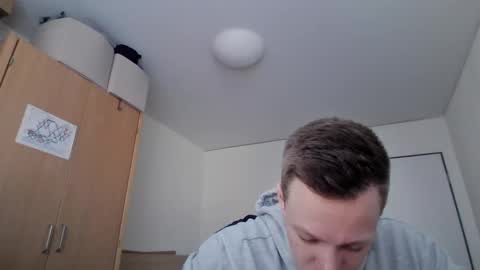 pommesmiteiscreme online show from March 2025 11:29:01 AM