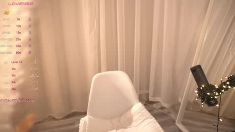 Snapshot of poni_dii chatting on November 2025 09:54:02 AM online show from November 2025 09:54:02 AM