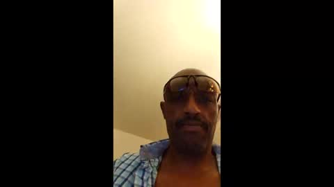 Snapshot of poobear53 chatting on May 2026 04:42:01 AM Phil online show from May 2026 04:42:01 AM