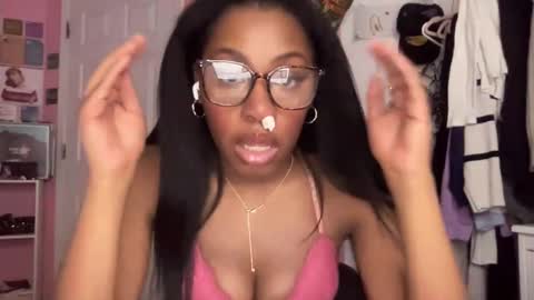 Snapshot of popasprincess chatting on December 2024 03:05:02 AM princess online show from December 2024 03:05:02 AM