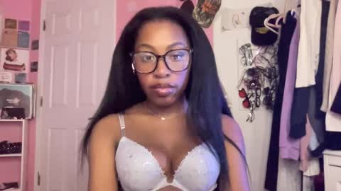 Snapshot of popasprincess chatting on December 2024 03:03:01 AM princess online show from December 2024 03:03:01 AM