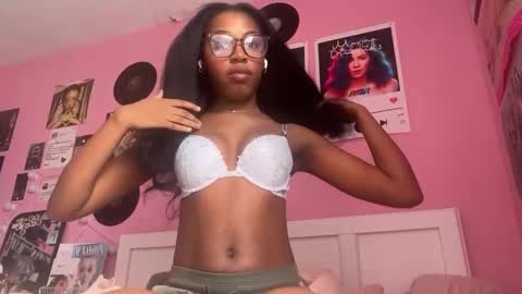 Snapshot of popasprincess chatting on January 2025 05:16:02 PM princess online show from January 2025 05:16:02 PM