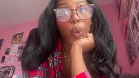 Snapshot of popasprincess chatting on January 2025 08:18:01 PM princess online show from January 2025 08:18:01 PM