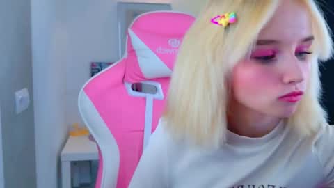 Snapshot of popjenny chatting on April 2026 09:26:02 AM Hi Daddy Im Jane online show from April 2026 09:26:02 AM