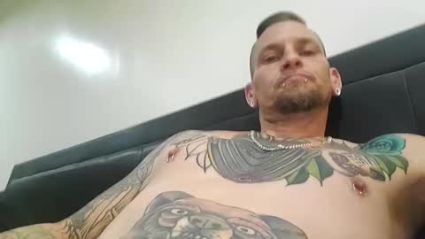 Snapshot of poppabee chatting on January 2025 11:43:02 AM poppabee online show from January 2025 11:43:02 AM