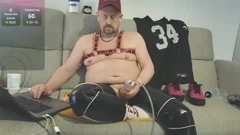 Snapshot of poppersbator73 chatting on April 2026 12:25:01 PM poppersbator73 online show from April 2026 12:25:01 PM