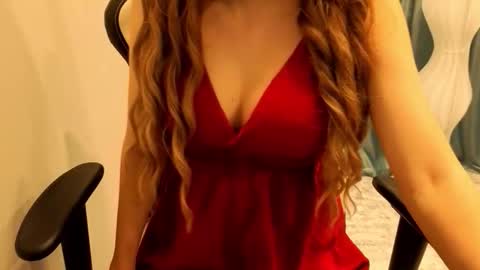 Snapshot of poppybloopy chatting on September 2025 06:19:02 PM April online show from September 2025 06:19:02 PM