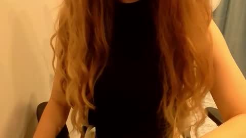 Snapshot of poppybloopy chatting on October 2025 06:39:01 PM April online show from October 2025 06:39:01 PM