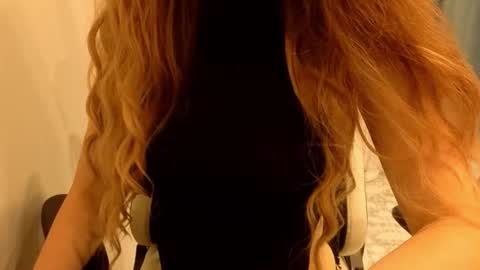 Snapshot of poppybloopy chatting on October 2025 06:17:01 PM April online show from October 2025 06:17:01 PM