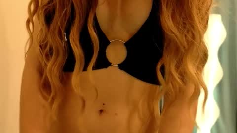 Snapshot of poppybloopy chatting on November 2025 06:41:02 PM April online show from November 2025 06:41:02 PM