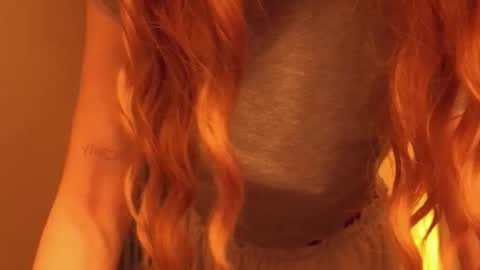 Snapshot of poppybloopy chatting on December 2025 06:01:02 PM April online show from December 2025 06:01:02 PM