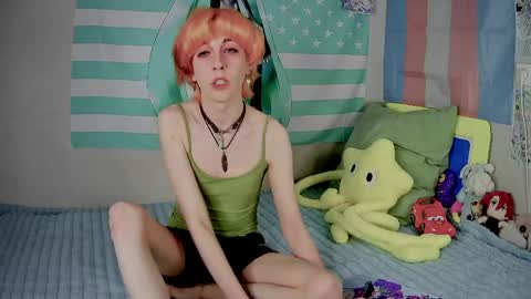 Snapshot of poppyfluffy chatting on April 2026 06:12:02 PM poppyfluffy online show from April 2026 06:12:02 PM