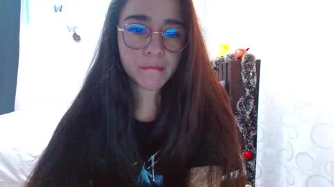 Snapshot of porcelainlux chatting on December 2024 01:58:02 AM porcelainlux online show from December 2024 01:58:02 AM