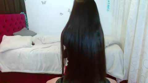 Snapshot of porcelainlux chatting on March 2025 08:29:02 PM porcelainlux online show from March 2025 08:29:02 PM