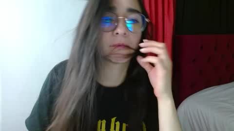 Snapshot of porcelainlux chatting on March 2025 07:32:02 PM porcelainlux online show from March 2025 07:32:02 PM