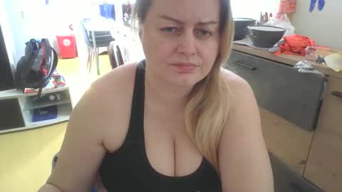 Snapshot of pornbusty chatting on April 2026 09:10:01 AM MelissOfficial online show from April 2026 09:10:01 AM