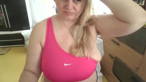 Snapshot of pornbusty chatting on June 2026 07:47:02 AM MelissOfficial online show from June 2026 07:47:02 AM