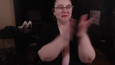 Snapshot of posh_mistress chatting on March 2025 05:49:02 AM PoshMistres    online show from March 2025 05:49:02 AM