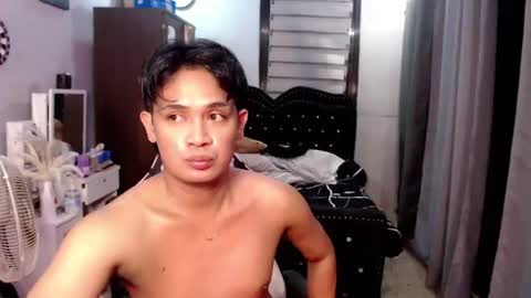Snapshot of posiedon_cums chatting on June 2026 05:06:02 PM VEeeAsian online show from June 2026 05:06:02 PM