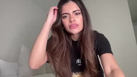 Snapshot of poutyselena chatting on April 2026 09:59:01 PM Selena online show from April 2026 09:59:01 PM