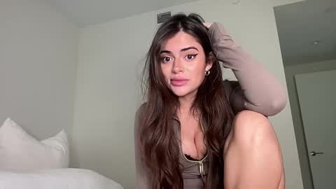 Snapshot of poutyselena chatting on April 2026 10:15:01 PM Selena online show from April 2026 10:15:01 PM